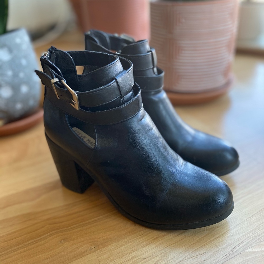 Steven Madden cut-out heeled booties